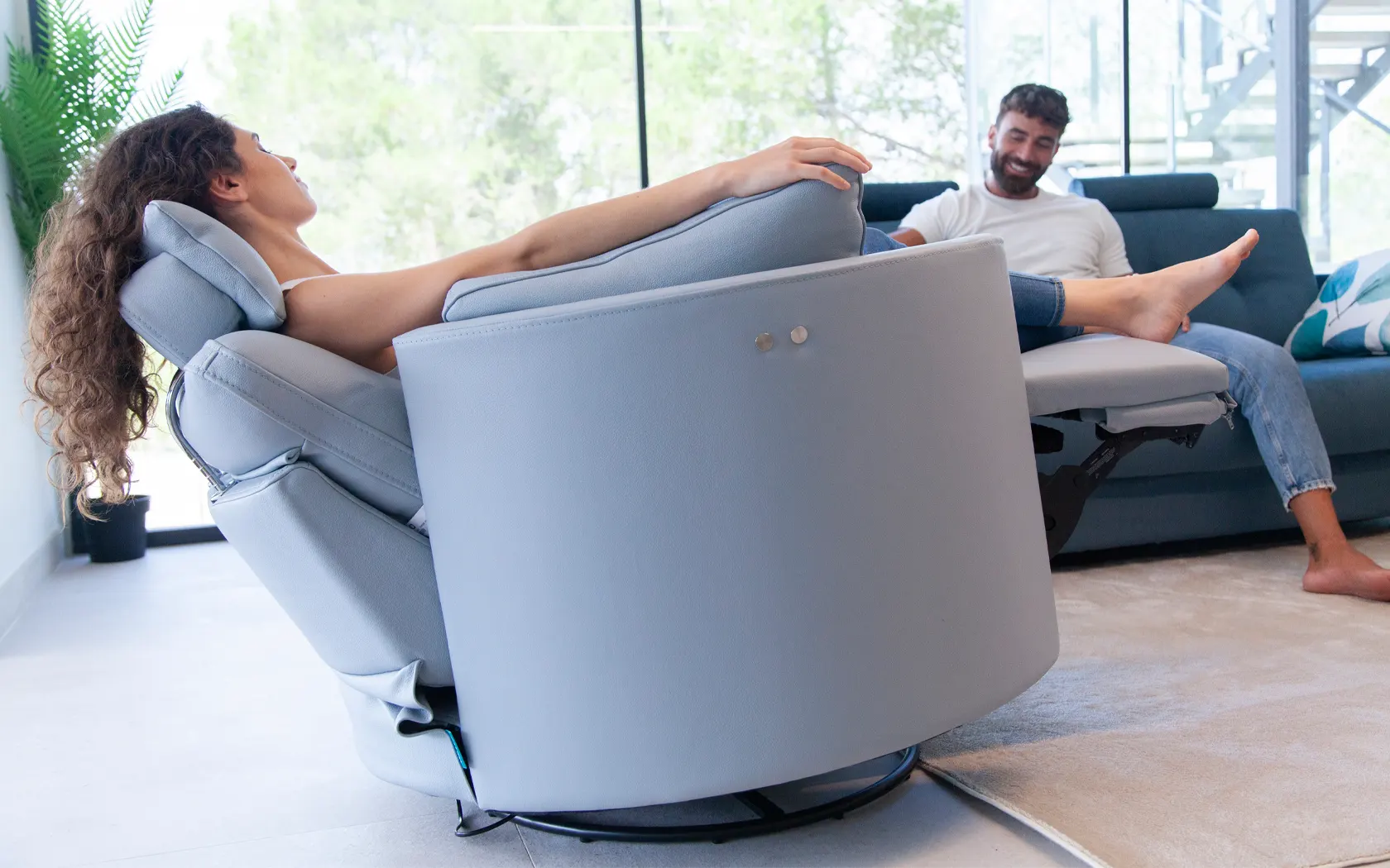 Sillón relax moderno reclinable diseño giratorio reposapiés Marianna - Gris