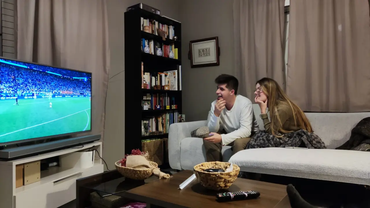 La emoción del futbol en casa