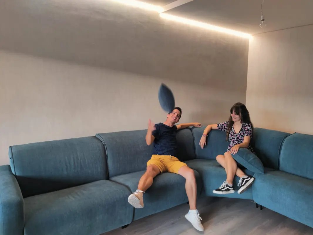 Felicidad. Tenemos la casa vacía pero un sofá TOP