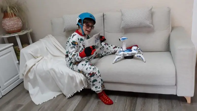 Alien enamorado de Famaliving