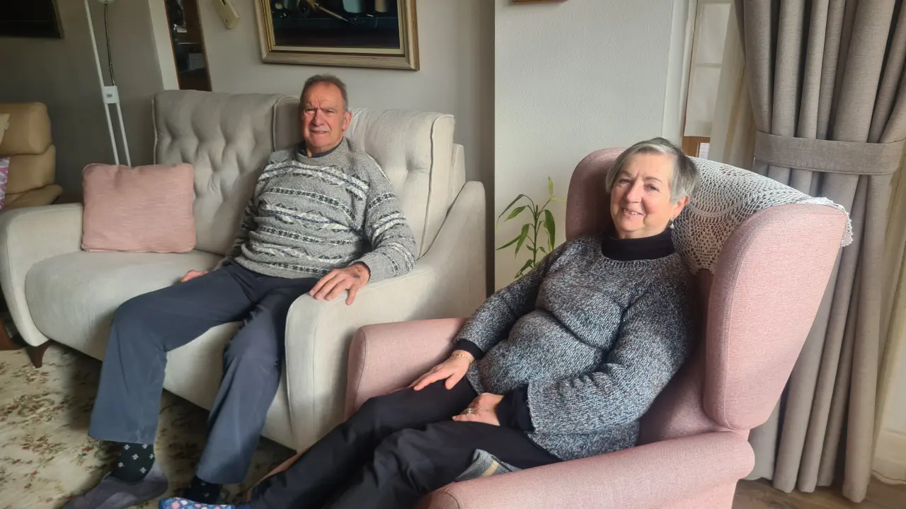 Relax en el salón con sofá y sillón Fama