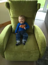 My Mama lets me sit on her Fama !