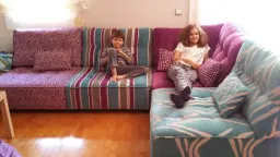 Encantados con el sofá