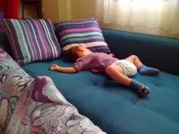 Siesta en el sofá de la abuela