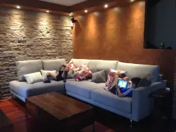 Los gemelos Gorka y Eneko estrenan sofá