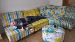 Descanso en mi nuevo sofá Fama