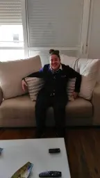 Disfrutando mi super sofa