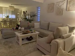 El placer de un Fama en casa