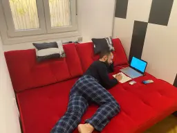 No sé si trabajar o echarme una siesta