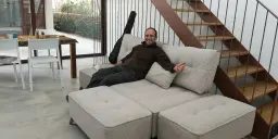 Jaume gaudint del sofà