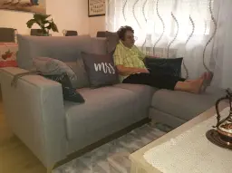 "LA FELICIDAD NO TIENE EDAD"...Con el sofá BARI (Felicidad) de FAMA :)