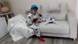 Alien enamorado de Famaliving