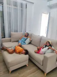 Disfrutando de la comodidad en familia