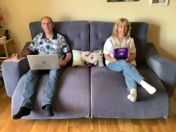 "Disfrutando cómodamente"