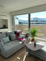 Preparándose para Masterchef en nuestro nuevo sofá!