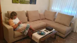 Disfrutando de mi nuevo sofá