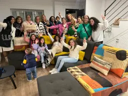 Las Barbies en el sofá