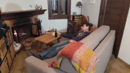 Un sofá, un fuego...la paz