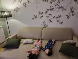 El sofa me come los pies