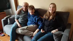 abuelo y nietos