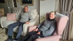 Relax en el salón con sofá y sillón Fama