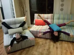 PIRUETAS EN EL SOFÁ!