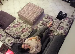 Lia et le chat giulietta dans notre Fama