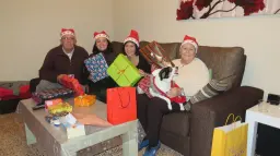 El sofá de los regalos.