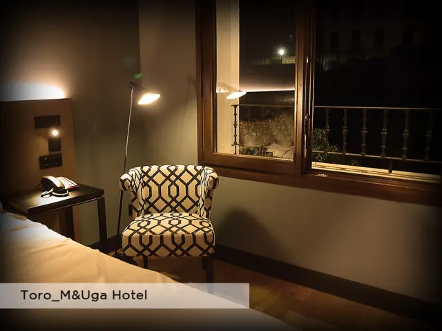 Toro silla Fama H&Uga Hotel