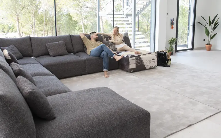 Tissu Fama lisse en gris foncé Syke