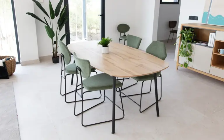 Table à manger Minos avec plateau en bois et pied en métal