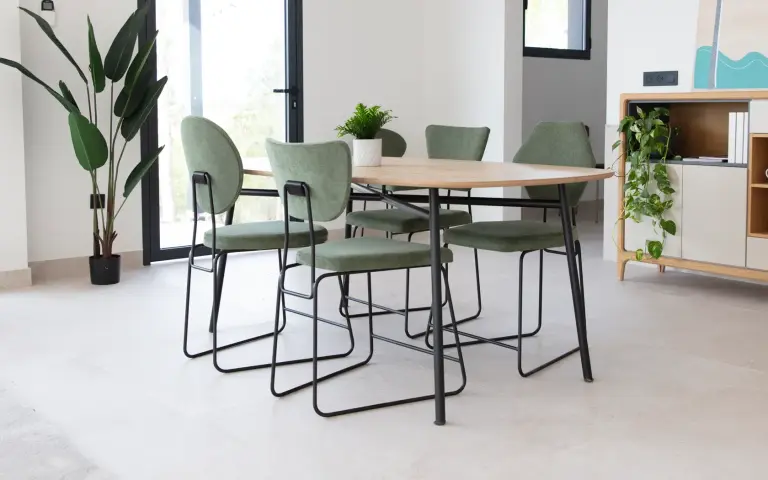 Table à manger Minos avec plateau en bois et pied en métal