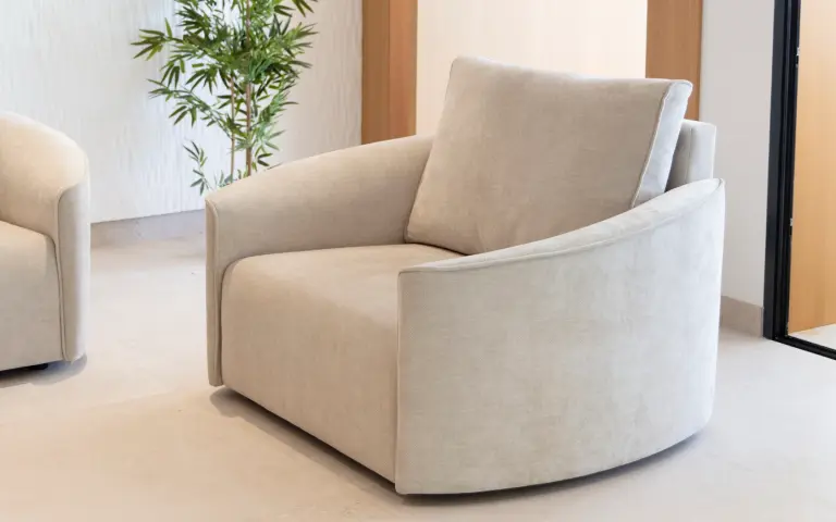 Runder Nora Sessel in neutralem Ton